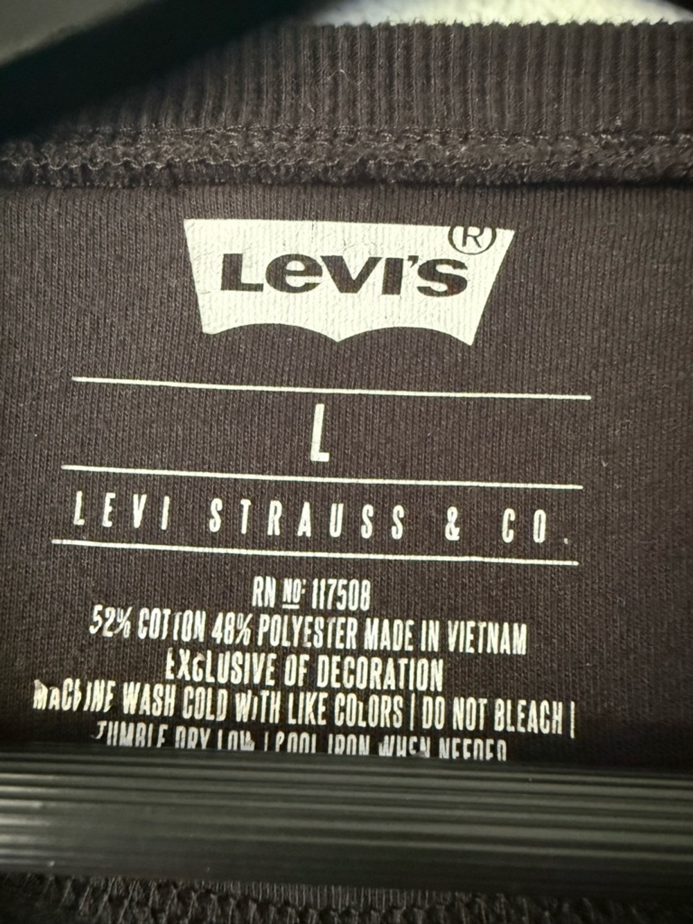 Men’s Levi's Large Black Crewneck Sweatshirt with Camo Logo Patch - Picture 3 of 4